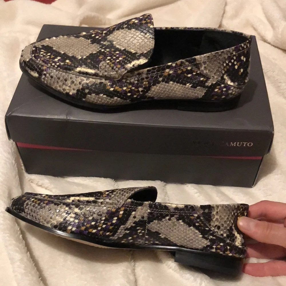 Vince Camuto Leather Snake Print Loafer. New w/ Box Mulberry, Ochre, Blk, & Wt. - Picture 2 of 10